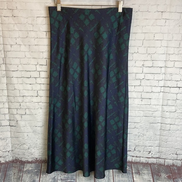 J. Crew Pull-On Matte Satin Slip Midi Skirt Black Watch Tartan Sz S Preppy - Picture 5 of 13